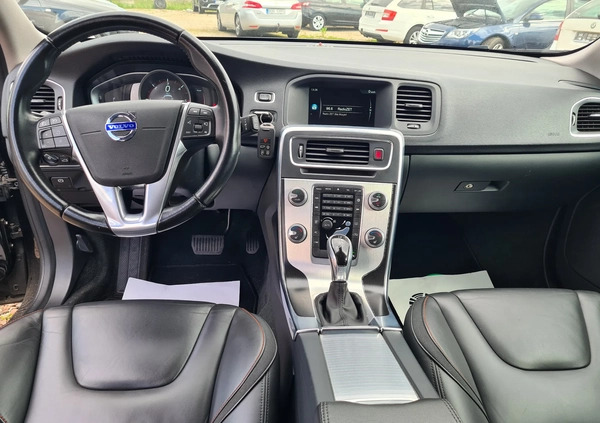Volvo V60 cena 64900 przebieg: 122730, rok produkcji 2015 z Dziwnów małe 232